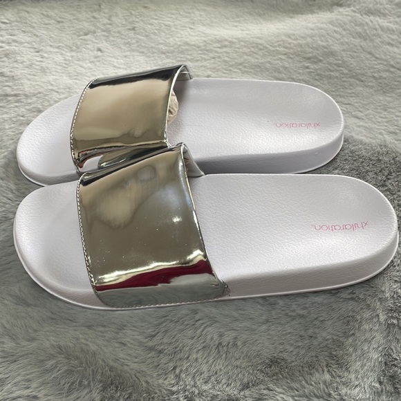 NWT Women's Slide Sandal - Picture 5 of 7